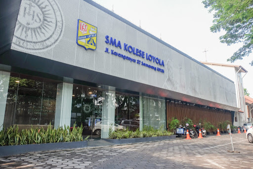 Gedung utama SMA Kolese Loyola Semarang